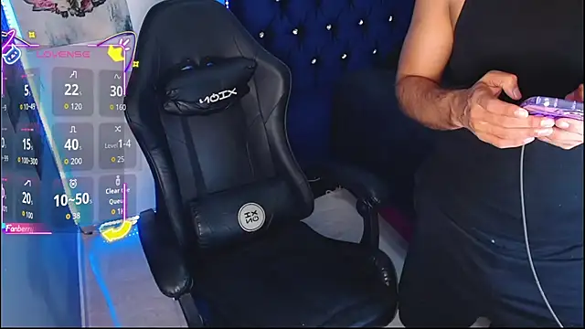 adamhairy's Live XXX Chat