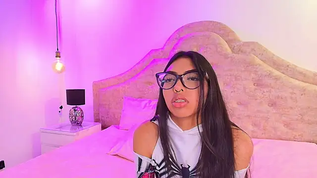 Sapphire_01 Adlı Modelin Canlı XXX Sohbeti