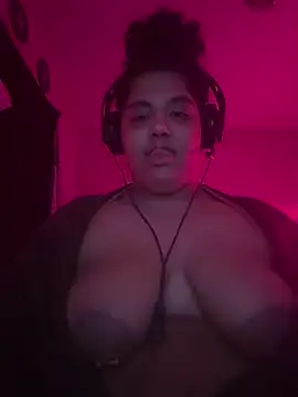 1n0nlythroat Adlı Modelin Canlı XXX Sohbeti