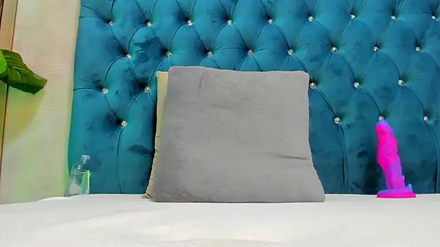 RedFoxyV Adlı Modelin Canlı XXX Sohbeti