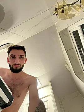 Juliann69Ramiro's Live XXX Chat