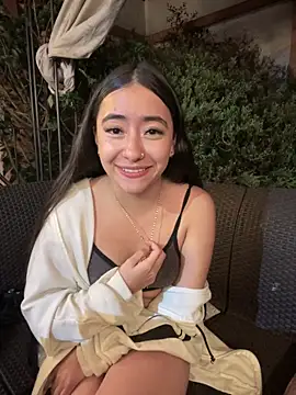 AuroraJohns_Pink: διαδικτυακό σόου στην κάμερα