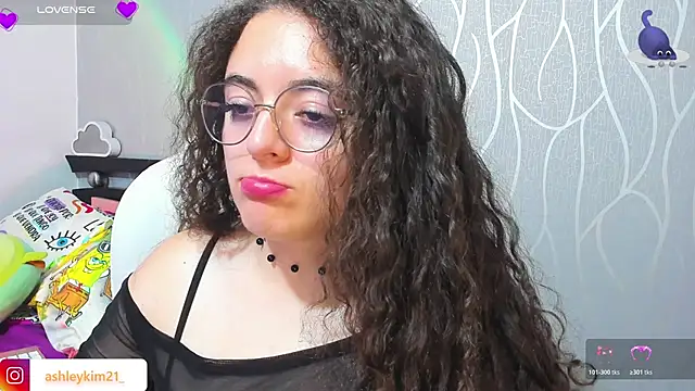 AshleyKim_ Adlı Modelin Canlı XXX Sohbeti
