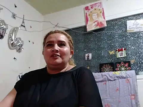 Perla1981--'s Live XXX Chat