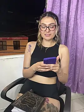 Im-Lola's Live XXX Chat