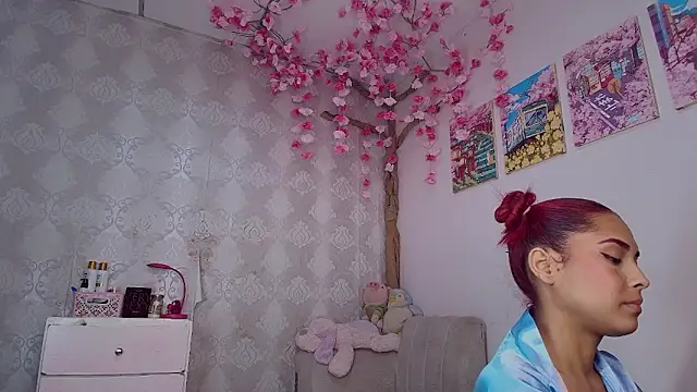 Mia_Tokkio Adlı Modelin Canlı XXX Sohbeti