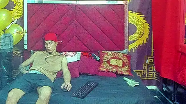 Pride_couple Chat XXX in diretta