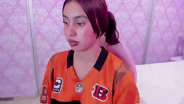 Zharyt_18 Adlı Modelin Canlı XXX Sohbeti