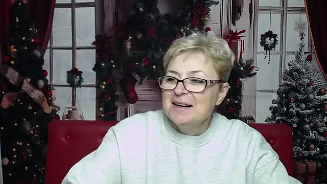 EmiliaGree Adlı Modelin Canlı XXX Sohbeti