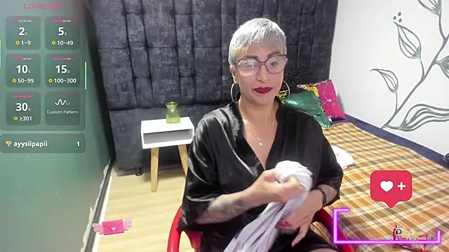 Charlotte__Gray: απευθείας συνομιλία ΧΧΧ