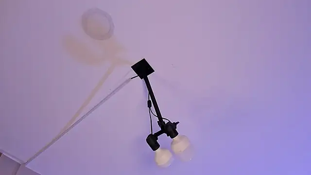 millieskinny18_ Adlı Modelin Canlı XXX Sohbeti