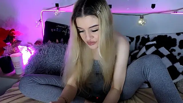 nicollewetpussy's Live XXX Chat