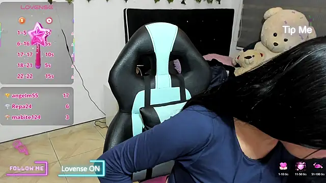 alma_blue's Live XXX Chat