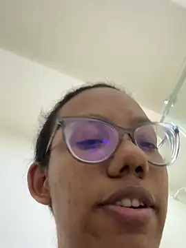 Curly_lily লাইভ XXX চ্যাট