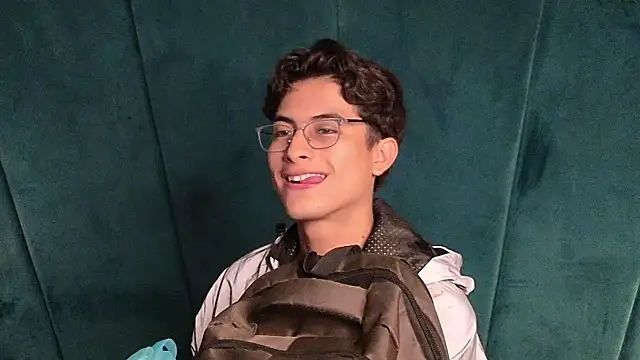 Aaron_Eze 现场XXX聊天