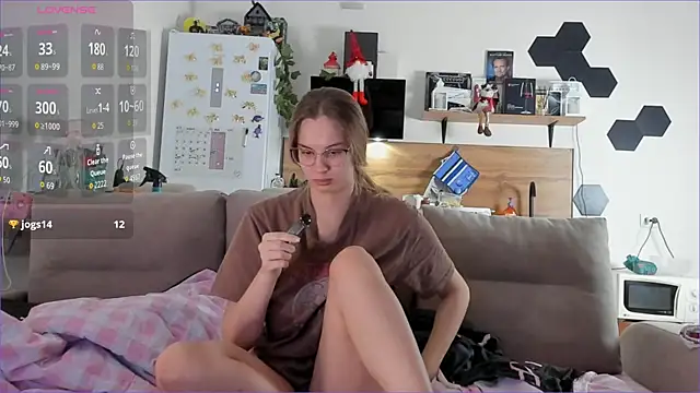 Chat +18 de Girl_alone_home ao vivo