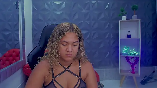 Cristal_War Live XXX Chat