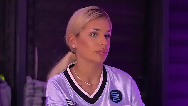 XXX chat uživo modela Candy_Ivy