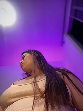 Yaqui_elle Adlı Modelin Canlı XXX Sohbeti