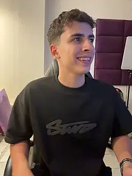 Chat +18 de AdrianRinaldi ao vivo