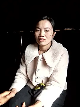 ngan-cute Adlı Modelin Canlı XXX Sohbeti