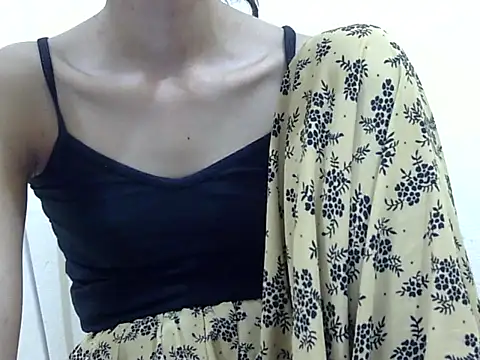 Chat +18 de Anu_tiny ao vivo