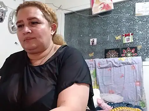 Perla1981-- Live XXX-Chat