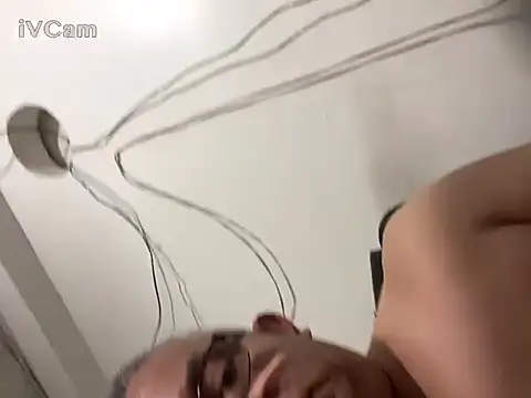 Ilimo_guy's Live XXX Chat