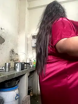 XXX chat uživo modela ThickkDesiDoLL