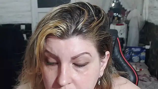 piticaforever's Live XXX Chat