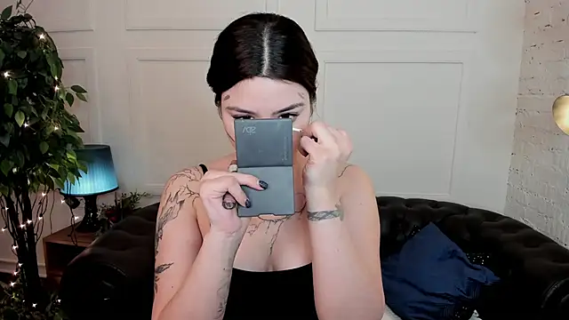 Dark_Moni élő XXX-chatje