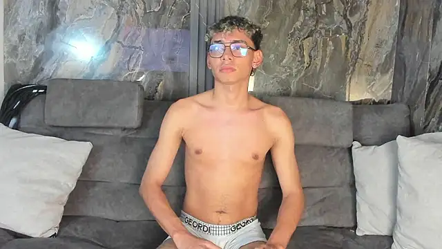 Chatroom XXX en direct de Daviid_laidd