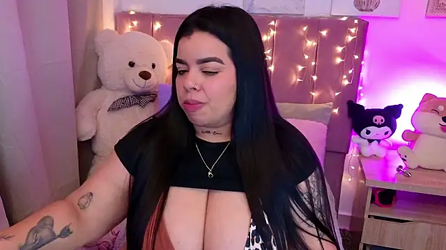 MiahJoness' Live XXX Chat