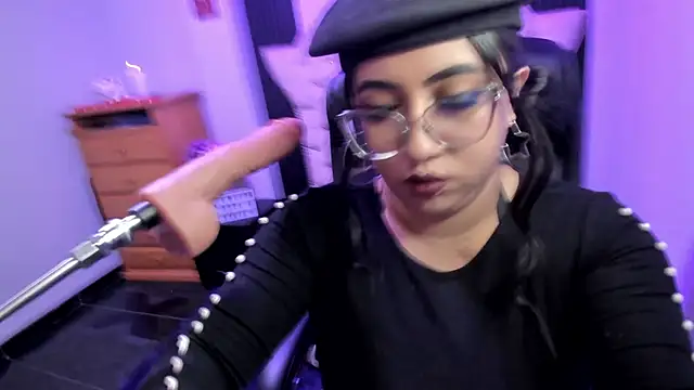 Chat +18 de Sexy_cristall_ ao vivo