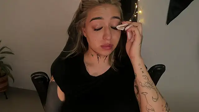 Chat XXX en directo de AnnikaMerliahh_