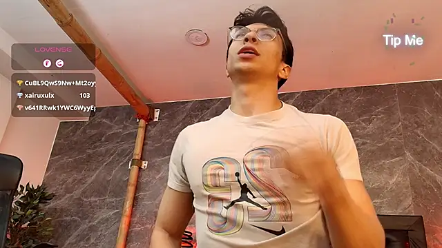 ApoloCruz 现场XXX聊天