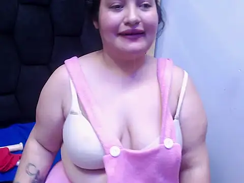 MiaRouss69's Live XXX Chat