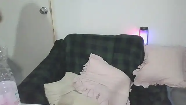 Emily_Flowers_'s Live XXX Chat