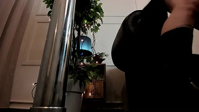 Czat XXX na żywo – Dark_Moni