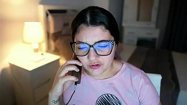 Camilaa_bueno's Live XXX Chat