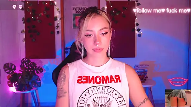 sakura_beauty élő XXX-chatje