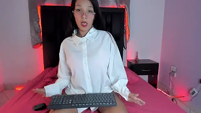 LuciaMoretti_'s Live XXX Chat