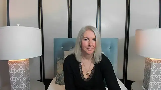 EricaTopのライブXXXチャット