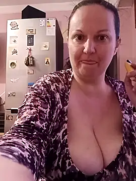 BustyLadyAlma's Live XXX Chat