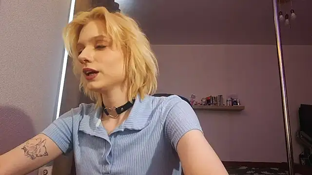 AuraNevera's Live XXX Chat