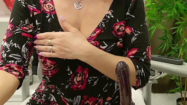 Show modela DirtyMature na web-kameri