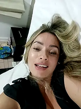 XXX chat uživo modela Loly_Horny