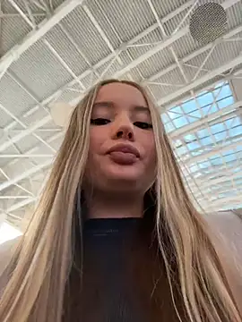 VineraSweet's Live XXX Chat