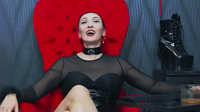 MistressDora élő XXX-chatje