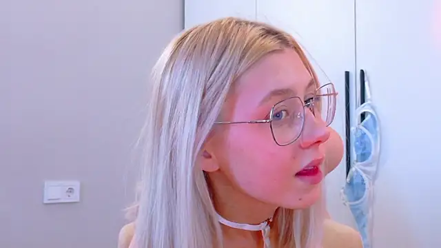 Chat XXX en directo de MidnightLily_